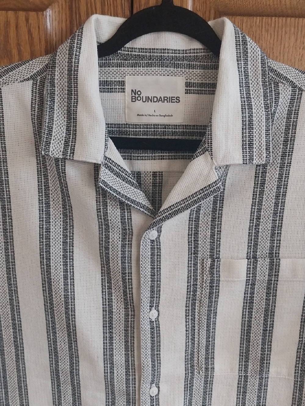No Boundaries NWT Men's Textured Short Sleeve Shirt Size Large Ivory Gray Stripe